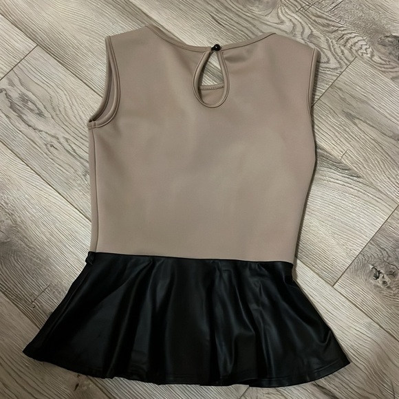 Sexy top tan and black. Fake leather. Pretty design and flattering. Size small - Picture 4 of 4